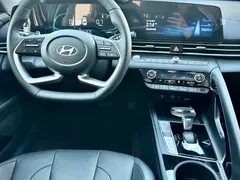 2023 Hyundai Elantra 1.5L CVT LUX Premium, белый — фото 23