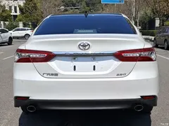 2021 Toyota Camry 2.5G Luxury, белый — фото 4