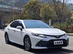 2021 Toyota Camry 2.5G Luxury, белый — фото 7