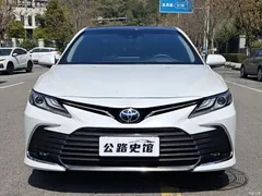 2021 Toyota Camry 2.5G Luxury, белый — фото 8