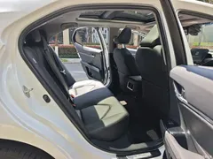 2021 Toyota Camry 2.5G Luxury, белый — фото 18
