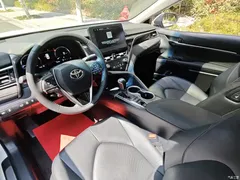 2021 Toyota Camry 2.5G Luxury, белый — фото 20