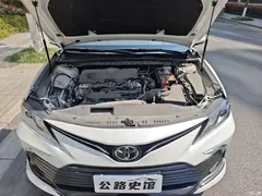 2021 Toyota Camry 2.5G Luxury, белый — фото 22