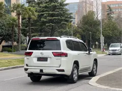 2023 Toyota Land Cruiser (imported) 3.5T Middle East — фото 6