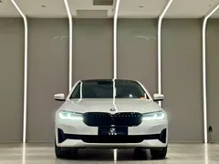 2021 BMW 5 Series 530Li, белый — фото 2