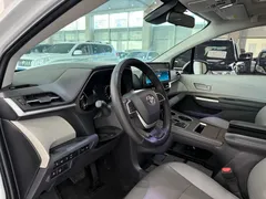 2023 Toyota Sienna 2.5L Hybrid Comfort, белый — фото 6