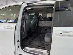 2023 Toyota Sienna 2.5L Hybrid Comfort, белый — фото 9