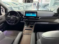 2023 Toyota Sienna 2.5L Hybrid Comfort, белый — фото 14