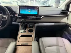 2023 Toyota Sienna 2.5L Hybrid Comfort, белый — фото 16