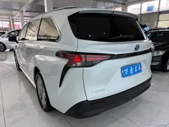 2023 Toyota Sienna 2.5L Hybrid Comfort, белый — фото 18