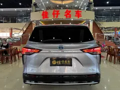 2021 Toyota Sienna 2.5L Hybrid Premium — фото 4