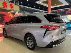 2021 Toyota Sienna 2.5L Hybrid Premium — фото 5