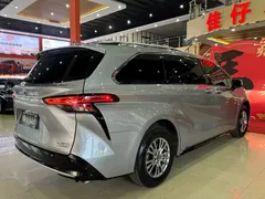 2021 Toyota Sienna 2.5L Hybrid Premium — фото 6