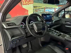 2021 Toyota Sienna 2.5L Hybrid Premium — фото 7