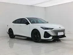 2023 Changan UNI-V 1.5T Premium Type, белый — фото 2