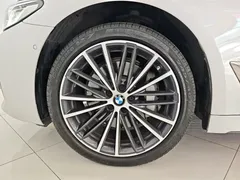 2023 BMW 5 Series 5 530Li M, белый — фото 14