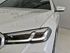2023 BMW 5 Series 5 530Li M, белый — фото 15