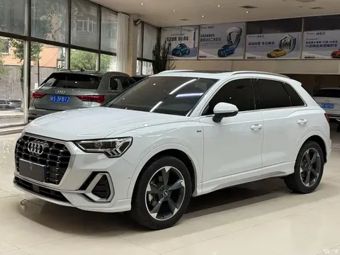 2022 Audi Q3 35 TFSI fashionable and dynamic
