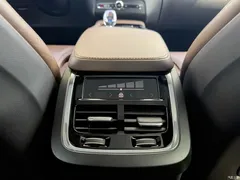 2021 Volvo XC90 B6 Luxury 7-seater, чёрный — фото 17