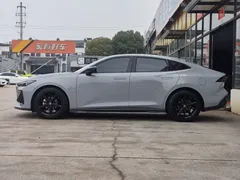 2023 Changan UNI-V 1.5T Premium — фото 4