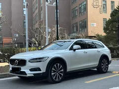 2021 Volvo V90 Cross Country B5 AWD Zhiyuan, белый — фото 1