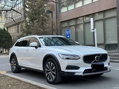 2021 Volvo V90 Cross Country B5 AWD Zhiyuan, белый — фото 3