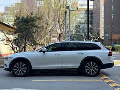 2021 Volvo V90 Cross Country B5 AWD Zhiyuan, белый — фото 4