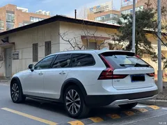 2021 Volvo V90 Cross Country B5 AWD Zhiyuan, белый — фото 5