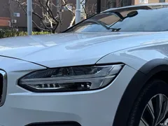 2021 Volvo V90 Cross Country B5 AWD Zhiyuan, белый — фото 21