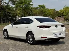2021 Mazda 3 2.0L AT, белый — фото 7