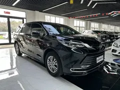 2023 Toyota Sienna 2.5L Hybrid Luxury, чёрный — фото 3