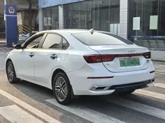2019 Kia Cerato 1.6L PHEV Comfort, белый — фото 3