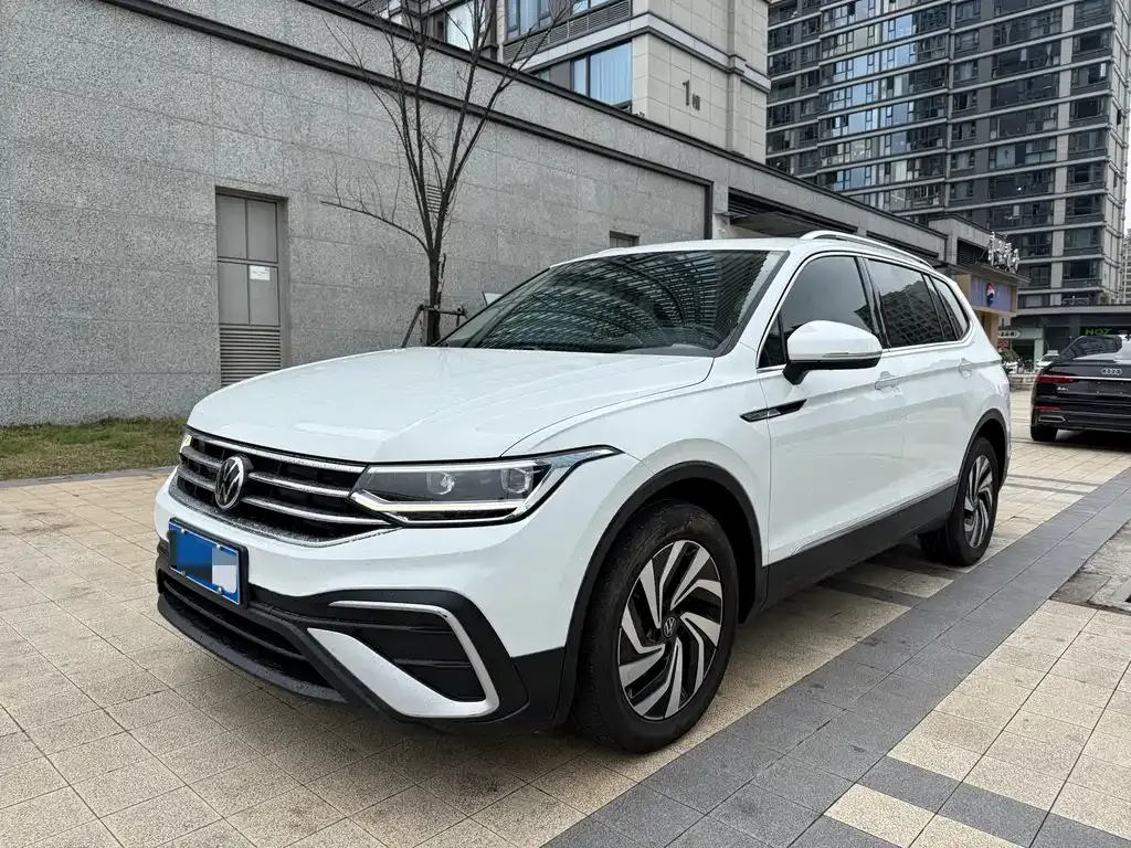 2023 Volkswagen Tiguan L 300TSI AT 2WD