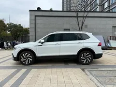 2023 Volkswagen Tiguan L 300TSI AT 2WD, белый — фото 11