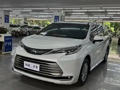 2021 Toyota Sienna 2.5L Hybrid Comfort, белый — фото 1