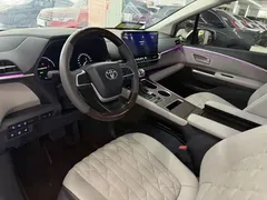 2021 Toyota Sienna 2.5L Hybrid Comfort, белый — фото 4