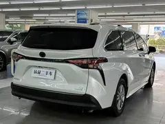 2021 Toyota Sienna 2.5L Hybrid Comfort, белый — фото 13