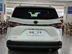 2021 Toyota Sienna 2.5L Hybrid Comfort, белый — фото 14