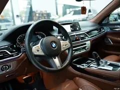 2022 BMW 7 Series 740Li xDrive Executive M Sport Package, чёрный — фото 7