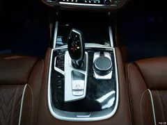2022 BMW 7 Series 740Li xDrive Executive M Sport Package, чёрный — фото 10