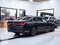 2022 BMW 7 Series 740Li xDrive Executive M Sport Package, чёрный — фото 18