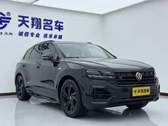 2022 Volkswagen Touareg 3.0TSI Black Sport Package, чёрный — фото 3