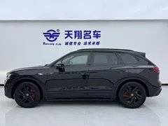 2022 Volkswagen Touareg 3.0TSI Black Sport Package, чёрный — фото 4