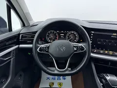 2022 Volkswagen Touareg 3.0TSI Black Sport Package, чёрный — фото 6