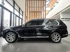 2024 BMW X7 xDrive40i Leading Luxury Package, чёрный — фото 4