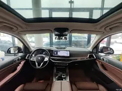 2024 BMW X7 xDrive40i Leading Luxury Package, чёрный — фото 12