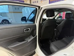 2023 Honda Vezel 1.5L CVT Pioneer, белый — фото 17