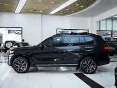2021 BMW X7 xDrive40i Exclusive Luxury Package, чёрный — фото 3