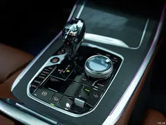2021 BMW X7 xDrive40i Exclusive Luxury Package, чёрный — фото 11