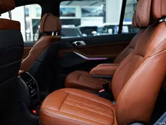 2021 BMW X7 xDrive40i Exclusive Luxury Package, чёрный — фото 12